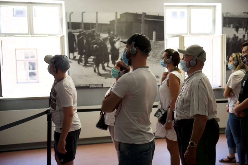 Museo de Auschwitz abre a los visitantes tras cierre debido al coronavirus