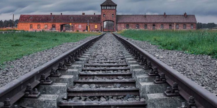 EE.UU. critica a Polonia por la restitución de bienes a víctimas del Holocausto