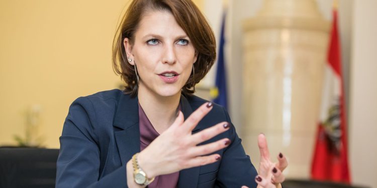 Austria elabora legislación para prohibir el antisemitismo en redes sociales