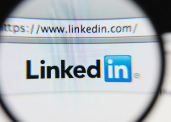 LinkedIn, al igual que TikTok, podría haber sido creado para espiar