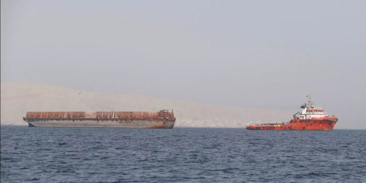 Petrolero desaparecido en EAU es encontrado en una isla de Irán