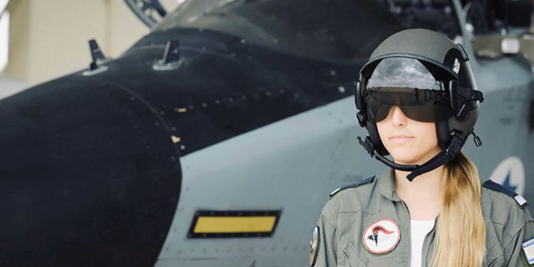 Mujer piloto relata su experiencia como teniente en la Fuerza Aérea de Israel