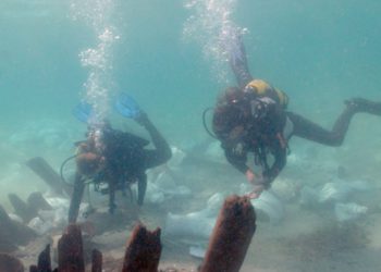 Símbolos cristianos y musulmanes encontrados en naufragio del siglo VII en Israel