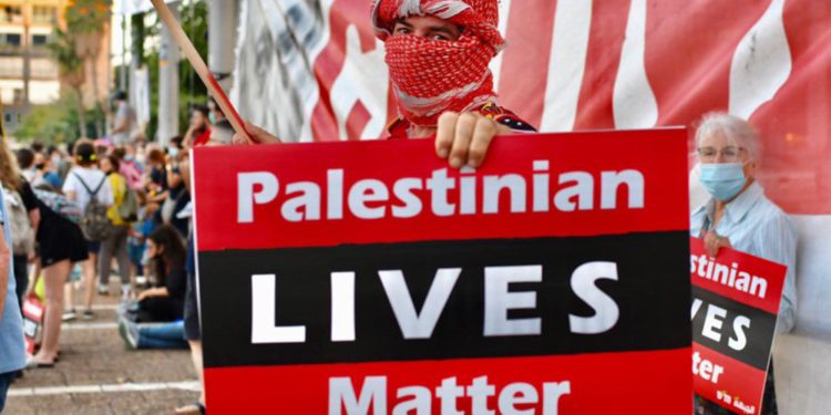 Estudiantes palestinos protestan en California contra el plan de soberanía israelí