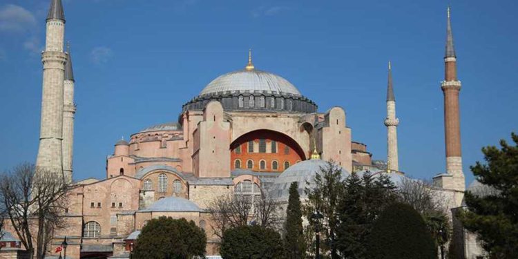 Erdogan convierte la antigua catedral de Santa Sofía en una mezquita