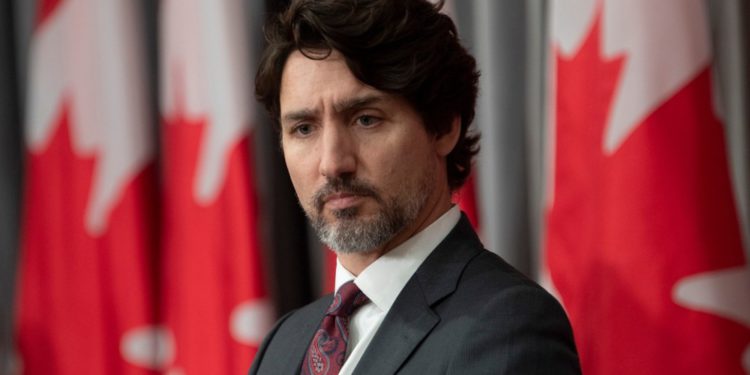 Policía canadiense arresta a hombre armado cerca de la residencia de Trudeau