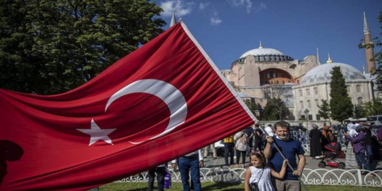 Turquía informará a la UNESCO sobre la conversión de Santa Sofía en mezquita