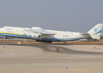 Avión de carga más grande del mundo aterriza en Israel con camiones Oshkosh de EE.UU.