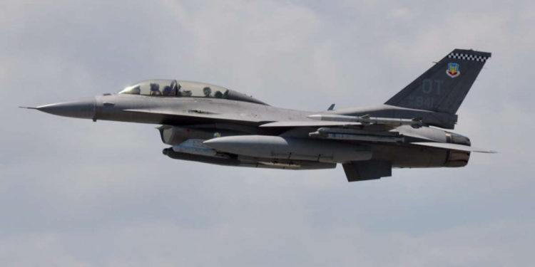 F-16 Fighting Falcon de EE.UU. realizó primer vuelo operativo con nuevo sistema de sensores