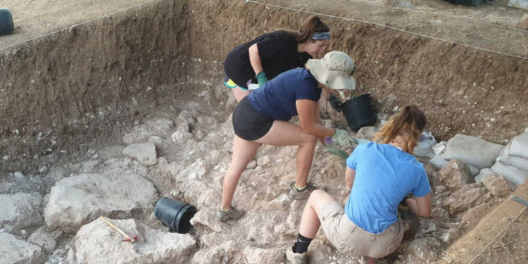 Una mirada al interior de la fortaleza cananea recién descubierta en Israel