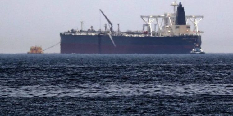 Irán limpia el derrame de petróleo en la región norte del Golfo