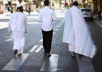 Sinagogas de Tel Aviv utilizarán espacios públicos para mantener el distanciamiento social