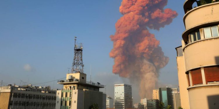 Explosión masiva en Beirut deja docenas de muertos y miles de heridos