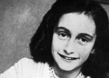 Árbol conmemorativo de Ana Frank destrozado en la Isla Córcega de Francia