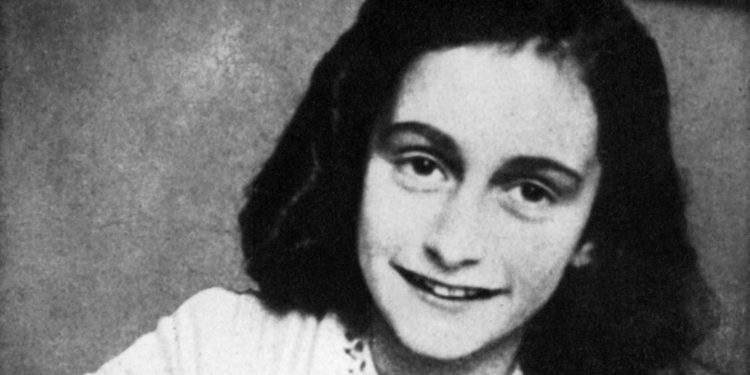 Árbol conmemorativo de Ana Frank destrozado en la Isla Córcega de Francia