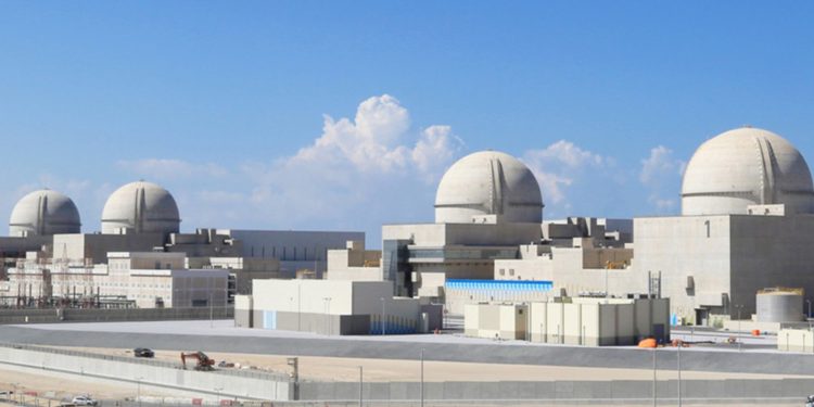 Central nuclear de Emiratos Árabes Unidos: Energía y política