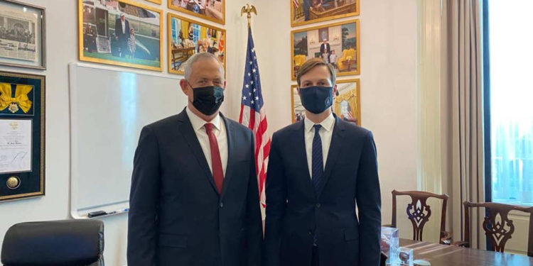 Gantz se reúne con Kushner en Washington para hablar de la ventaja militar de Israel y de otros acuerdos de paz