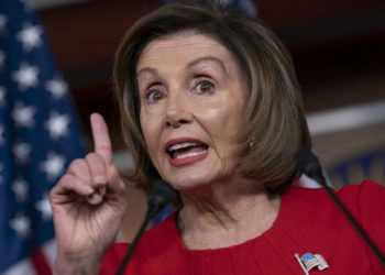 Nancy Pelosi habla con Netanyahu