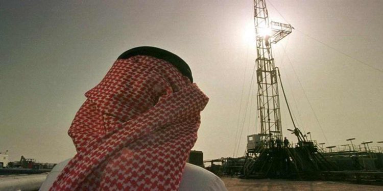 La economía de Arabia Saudita se deteriora tras caída del precio del petróleo