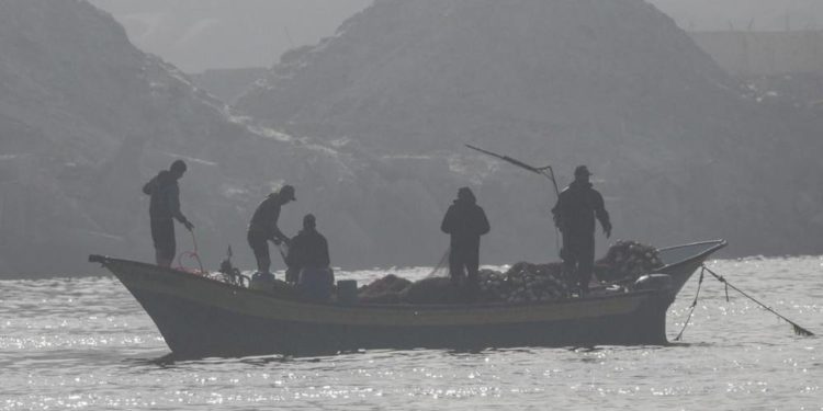 Egipto devuelve cuerpos de dos pescadores de Gaza disparados por su marina