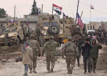 Soldados estadounidenses y rusos pelean en Siria