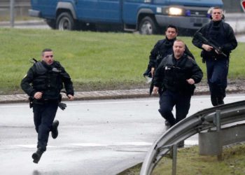 Musulmán decapita a un profesor de historia en Francia