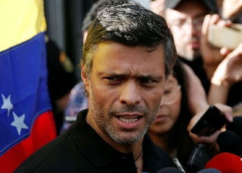 Opositor venezolano Leopoldo López deja la embajada española