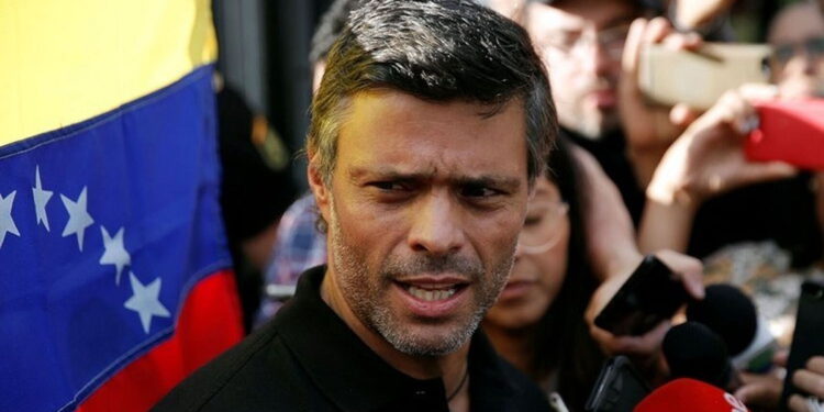 Opositor venezolano Leopoldo López deja la embajada española