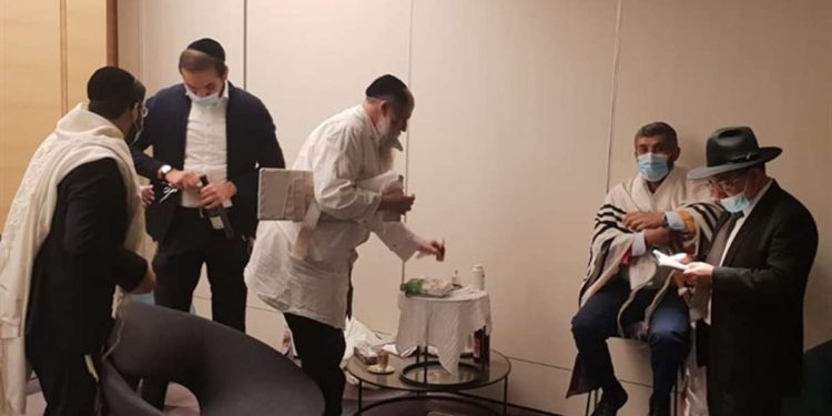 Brit Milah celebrado en la terminal del aeropuerto Ben Gurion