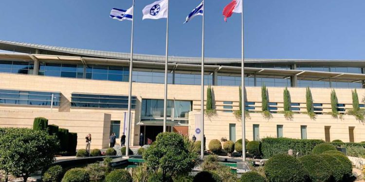 Bahréin anuncia planes para abrir embajada en Israel