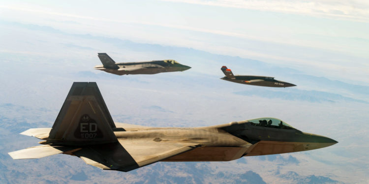 Dron Valkyrie no pudo transferir datos entre F-35 y F-22