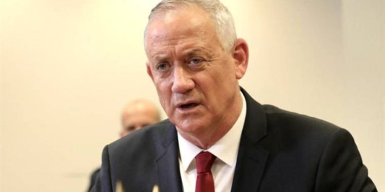 Gantz dice que “Facebook tolera la incitación a la violencia” árabe en Jerusalén