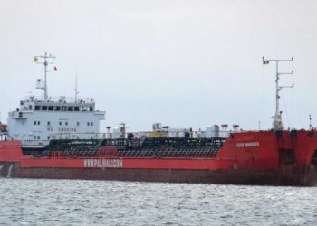 Autoridades libanesas liberan barco de combustible en ruta a Siria