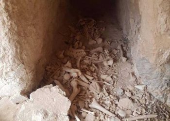 Lápida situada en antiguo cementerio macabeo previamente profanado