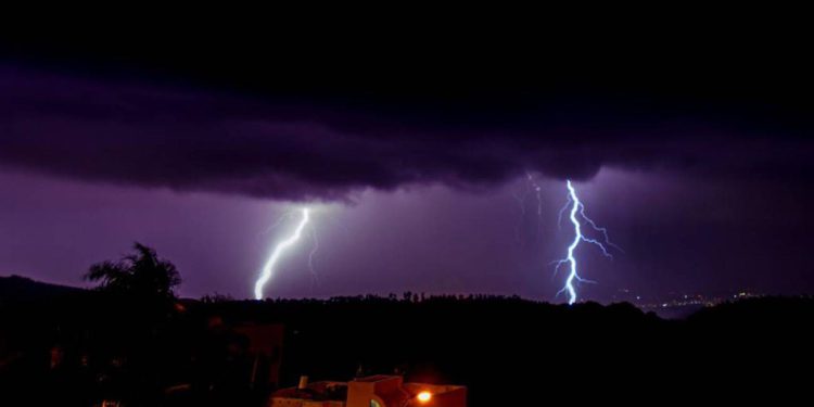 Grandes tormentas elevan el Mar de Galilea e inundan las principales carreteras