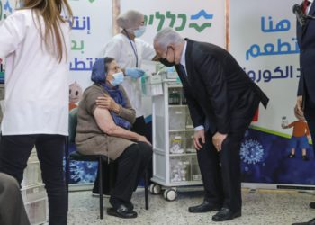 Los medios adoptan el bulo: «Israel niega la vacuna a los palestinos»