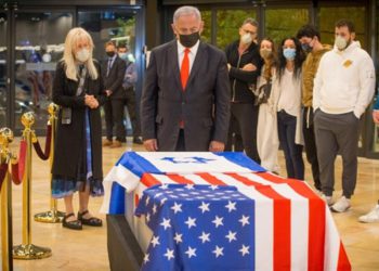 El ataúd de Sheldon Adelson llega a Israel