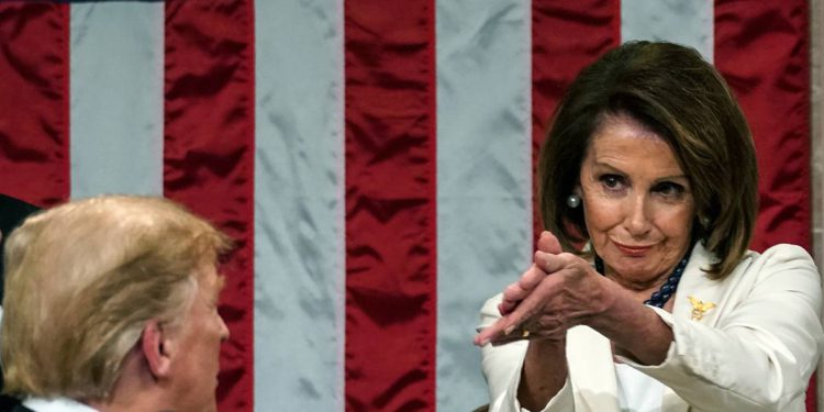 Pelosi a Trump: Renuncie inmediatamente o que sea destituido