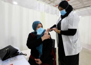 El comité del Ministerio de Sanidad israelí aprueba la tercera dosis