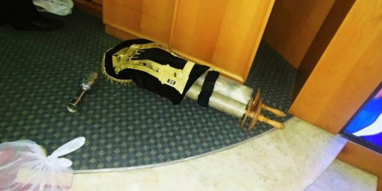 Vandalizadas dos sinagogas en Petah Tikvah