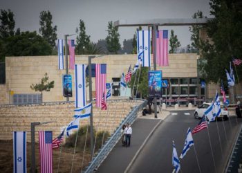 Embajada de EE.UU. en Israel tiene 15.000 pasaportes atrasados