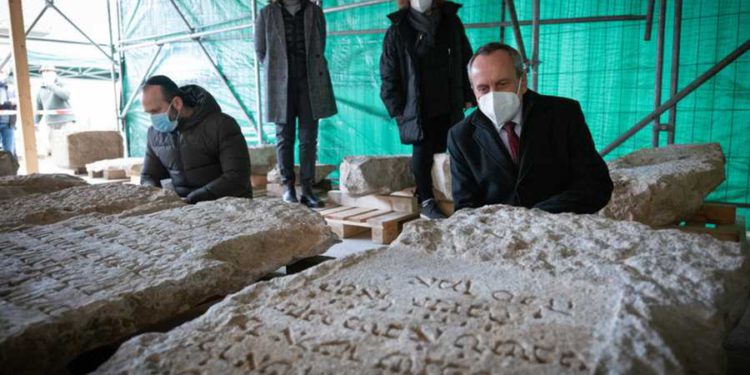 Hallazgo impresionante: Lápidas judías medievales en un muro en Alemania