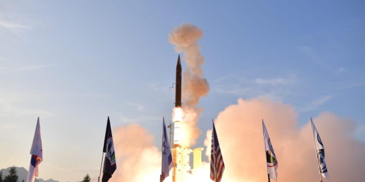 Israel comienza a desarrollar el sistema de defensa Arrow-4 junto a EEUU