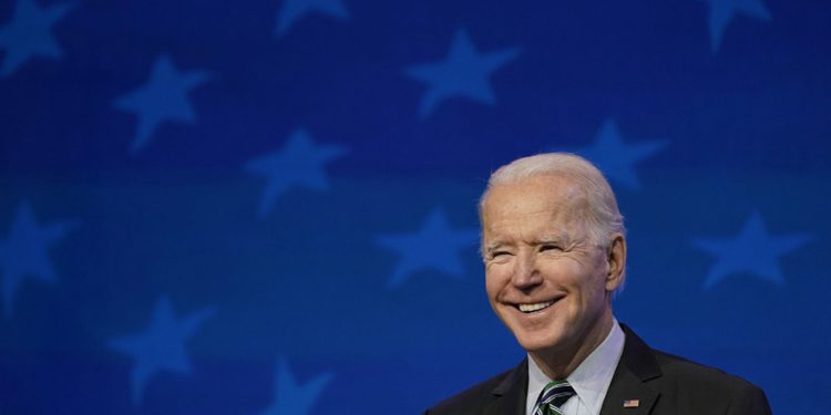 Biden afirma falsamente que Trump no tenía un plan de distribución de vacunas