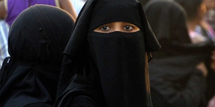 Hamas: Mujeres solo pueden salir con permiso de un tutor