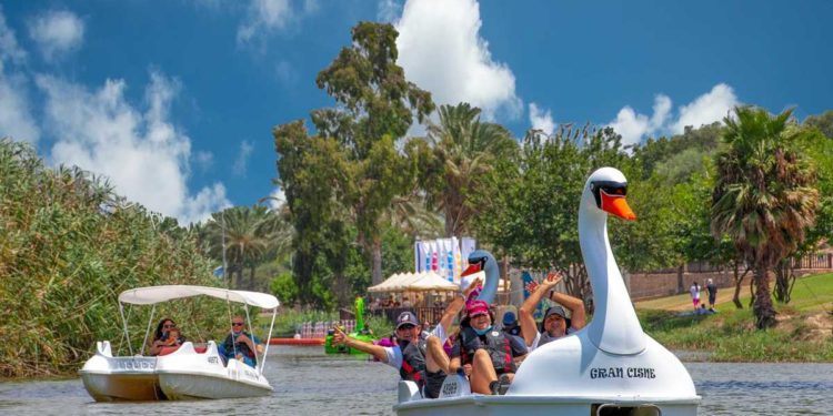 Miles de israelíes visitan los parques nacionales el primer día de Pascua