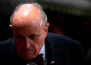 YouTube prohíbe a Rudy Giuliani