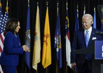 Biden llama a su vicepresidente "presidente Harris"