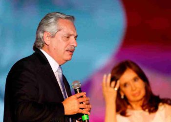 Presidente argentino da positivo a COVID-19 estando vacunado