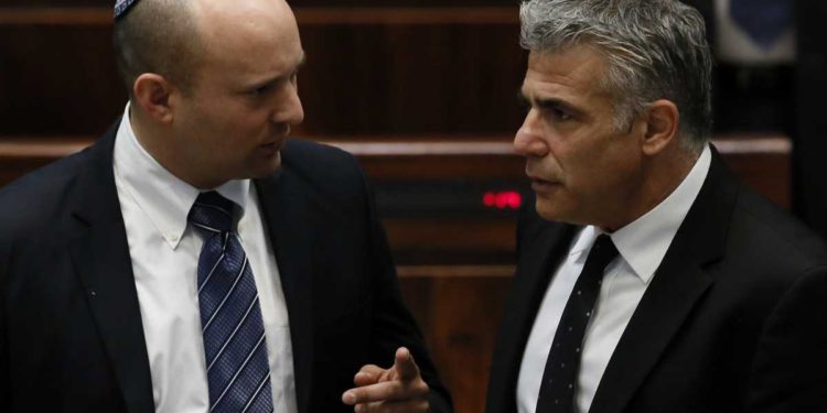 Lapid acepta que Bennett sea Primer Ministro en acuerdo de rotación